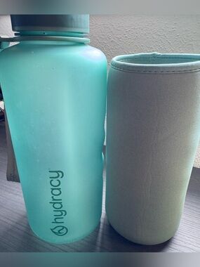 Hydracy Aqua Green 64oz Water Bottle with Insulating Sleeve